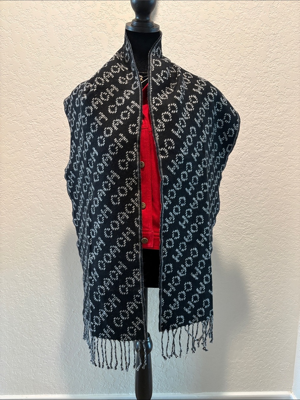COACH Black & White Signature Scarf - Classic Winter Scarf 98% Wool